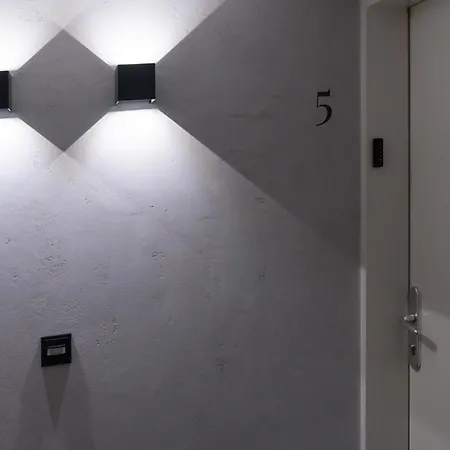 Mia Apartman